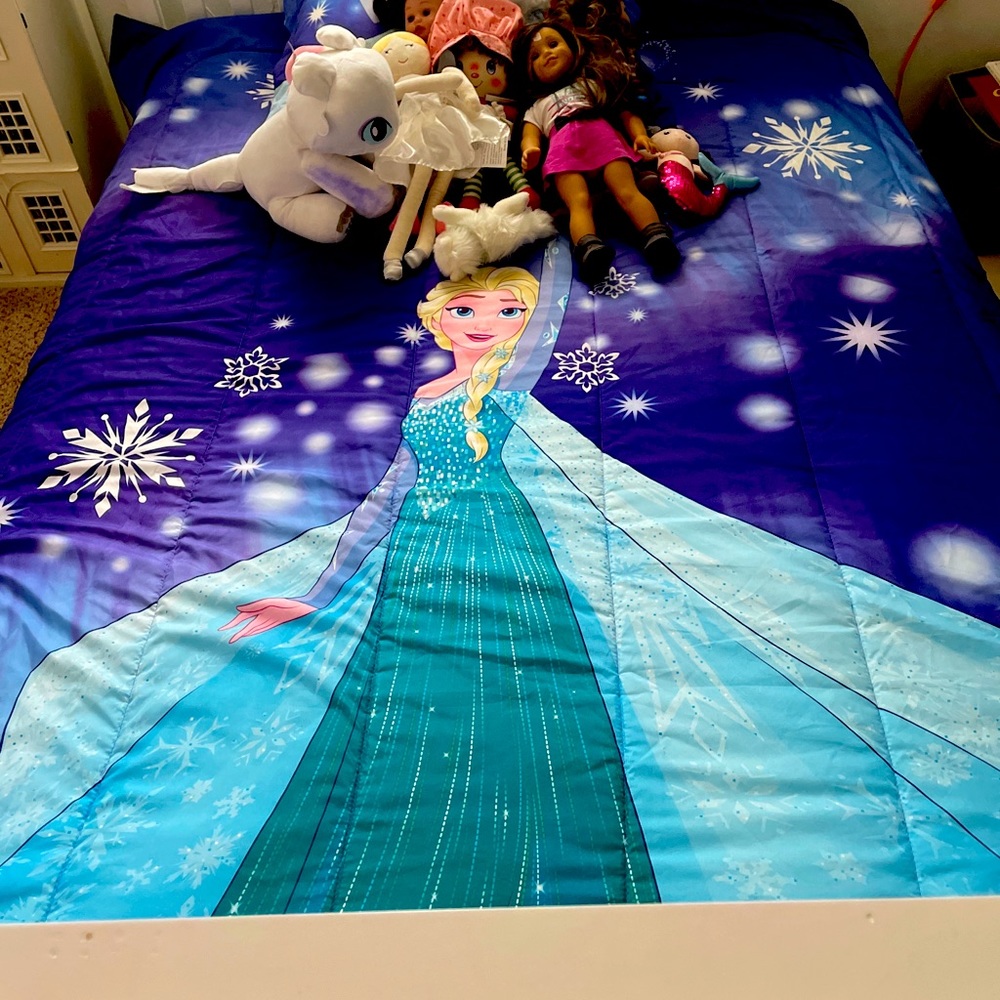 Frozen bed set